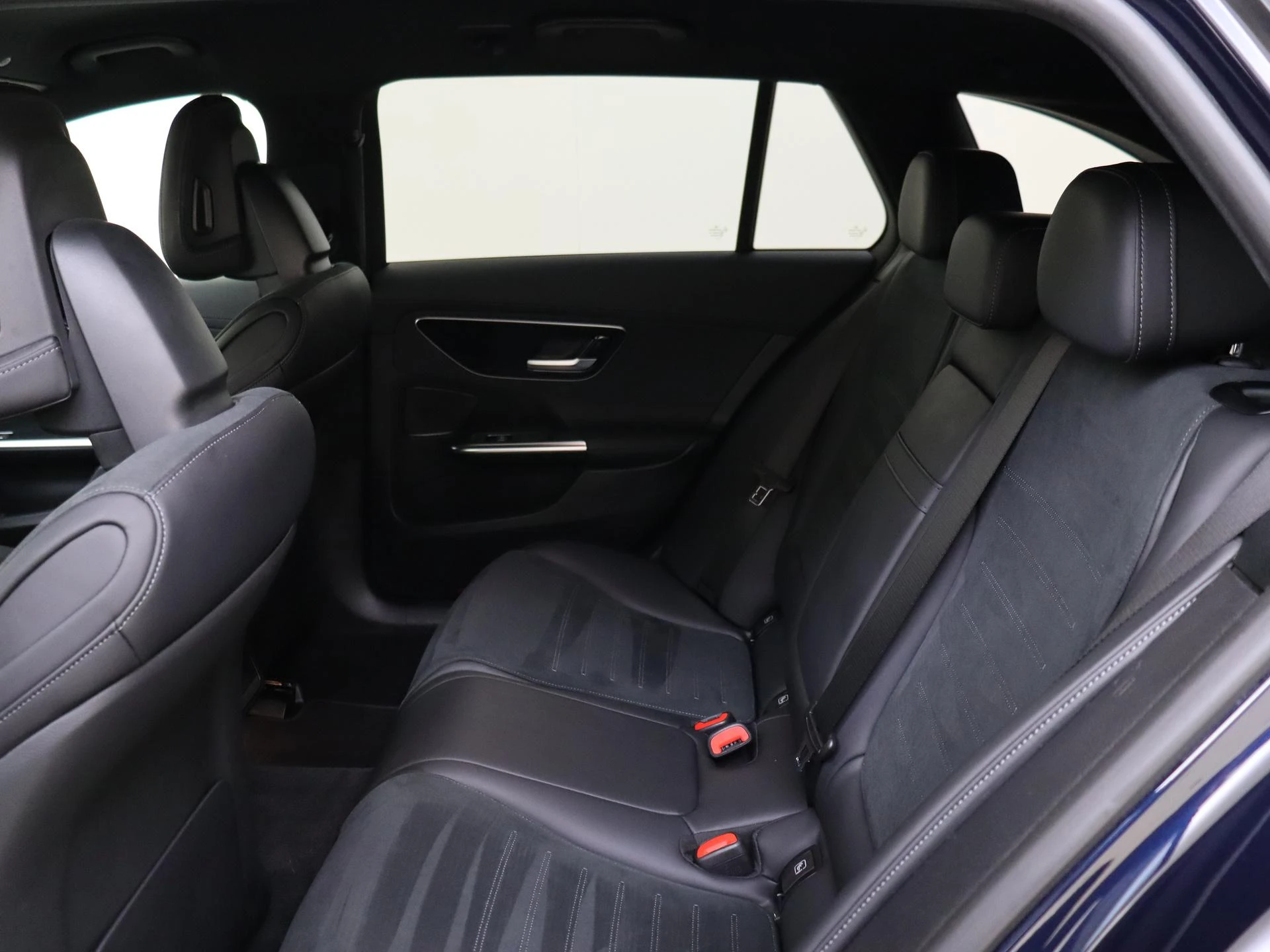Mercedes-Benz-C-Klasse-image-15
