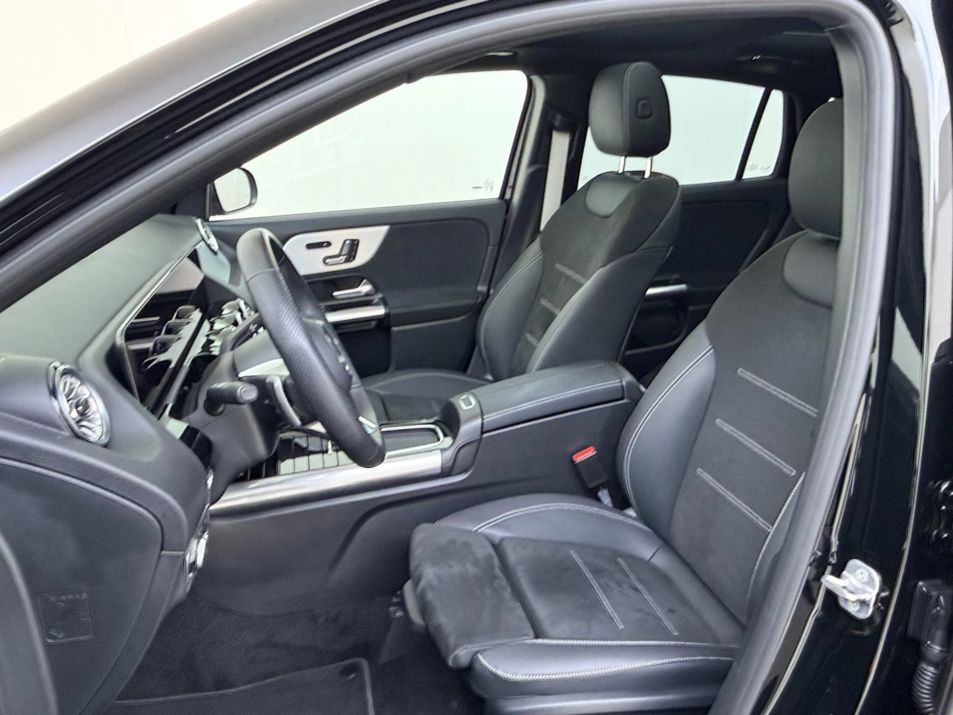 Mercedes-Benz-GLA-image-13