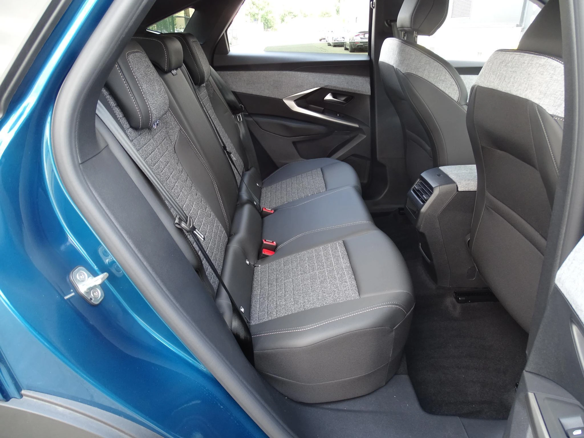 Peugeot-e-3008-image-8