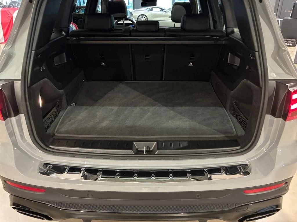 Mercedes-Benz-GLB 200-image-13