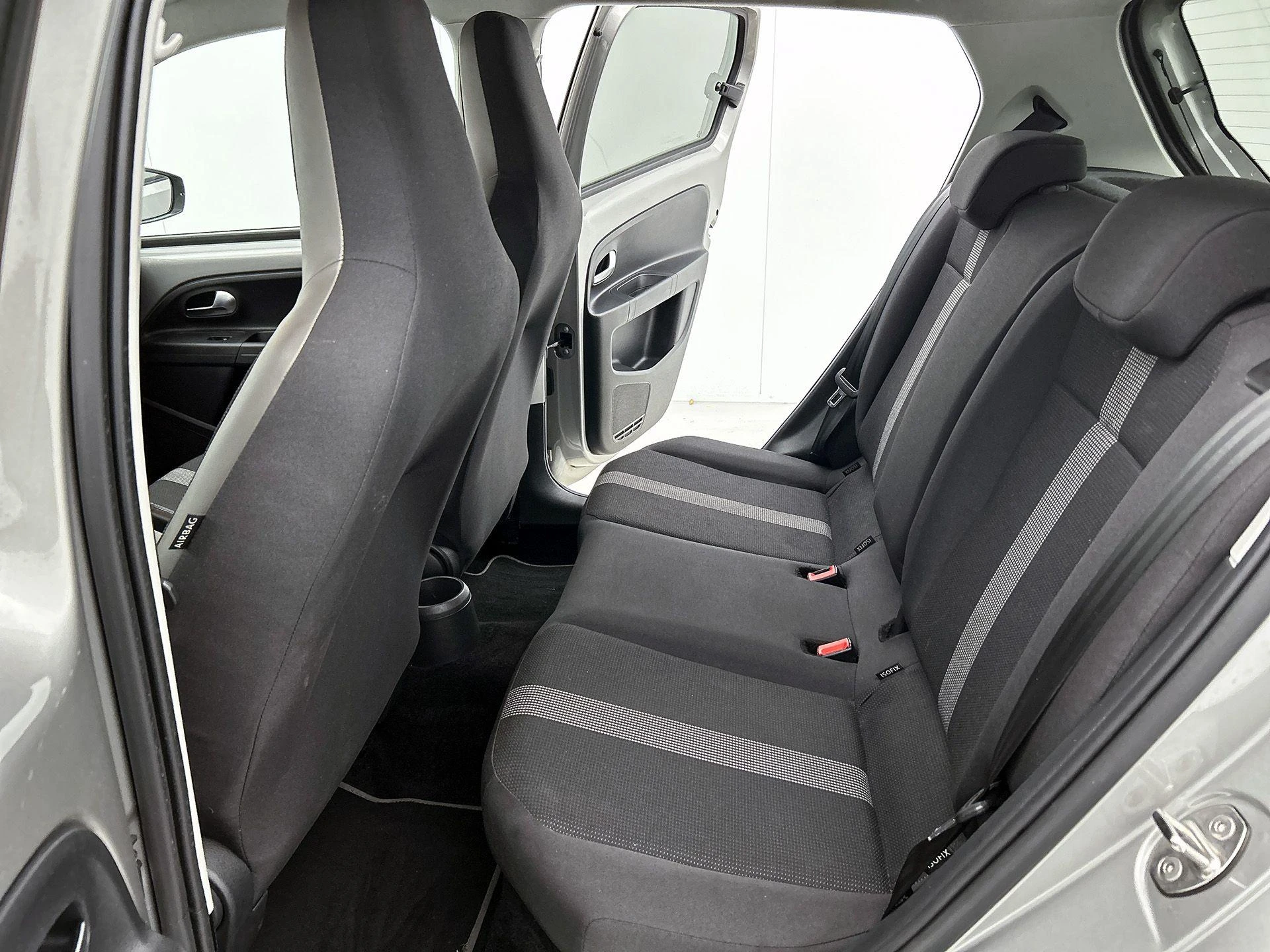 Volkswagen-e-up!-image-26