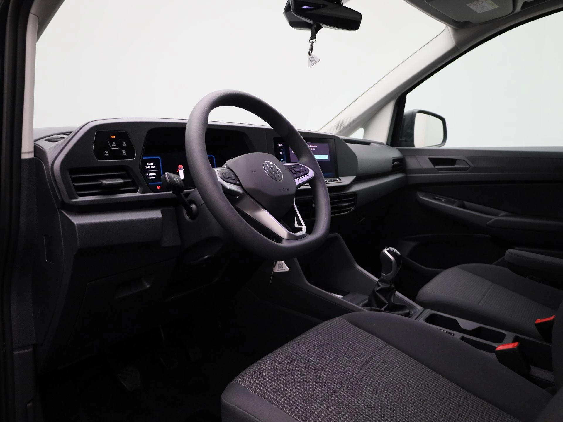 Volkswagen-Caddy-image-27