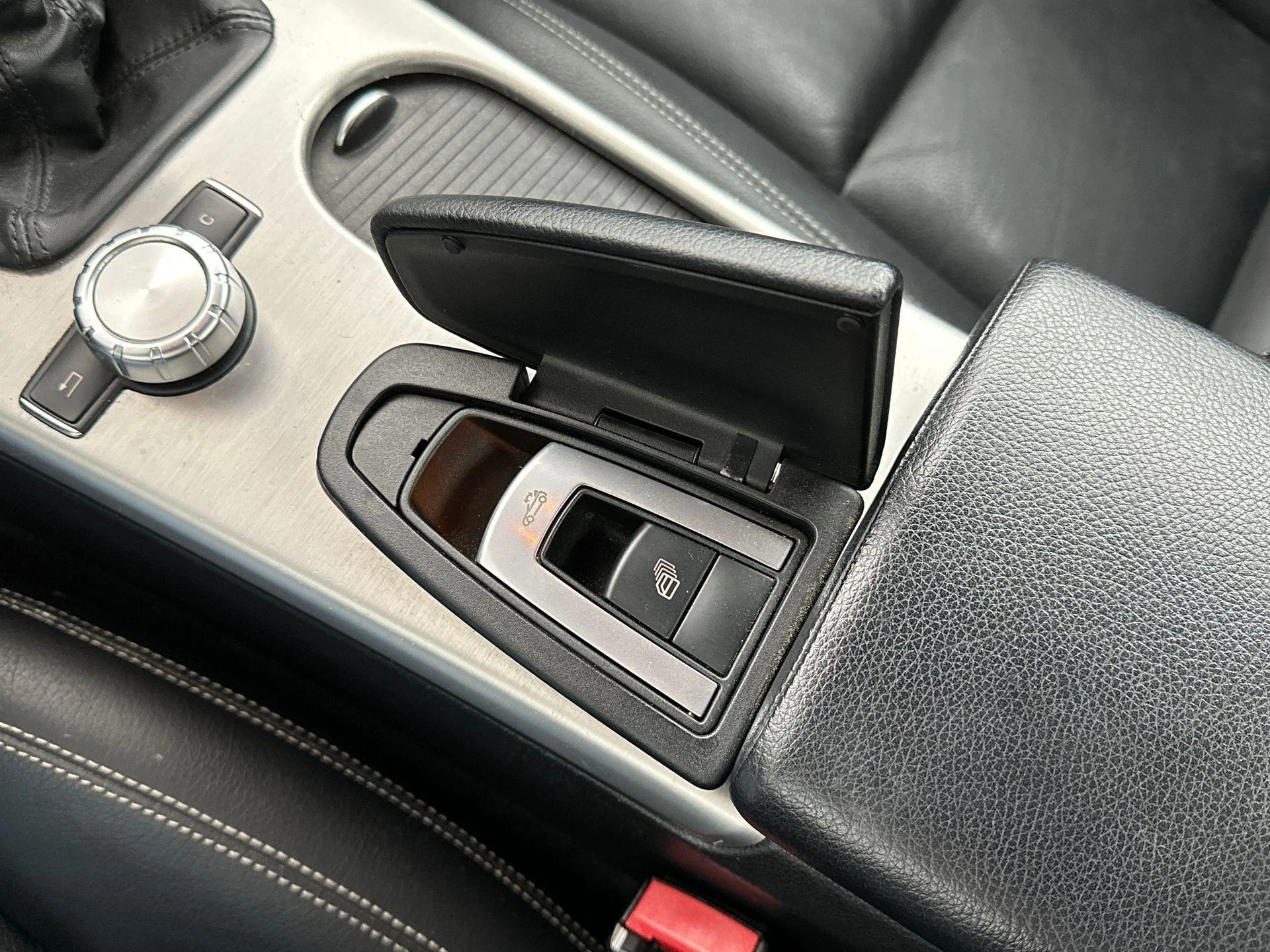 Mercedes-Benz-SLK-image-16