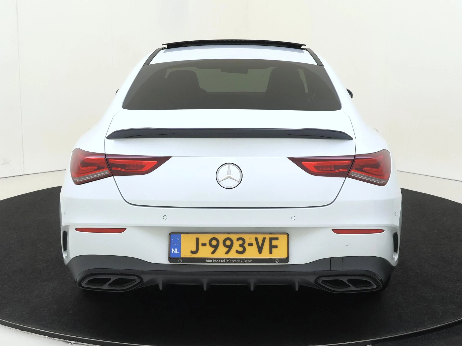 Mercedes-Benz-CLA-image-7