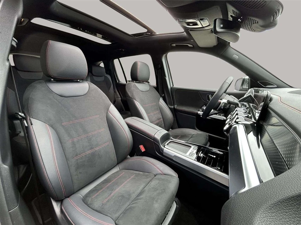 Mercedes-Benz-EQB-image-19