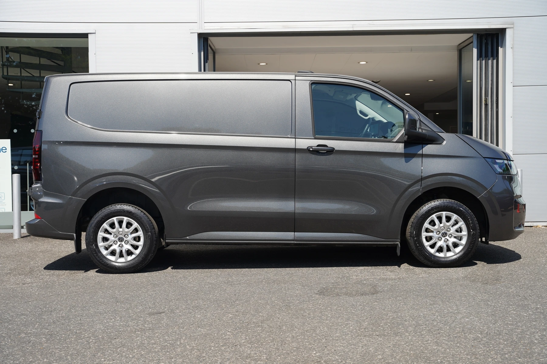 Volkswagen-Transporter-image-3