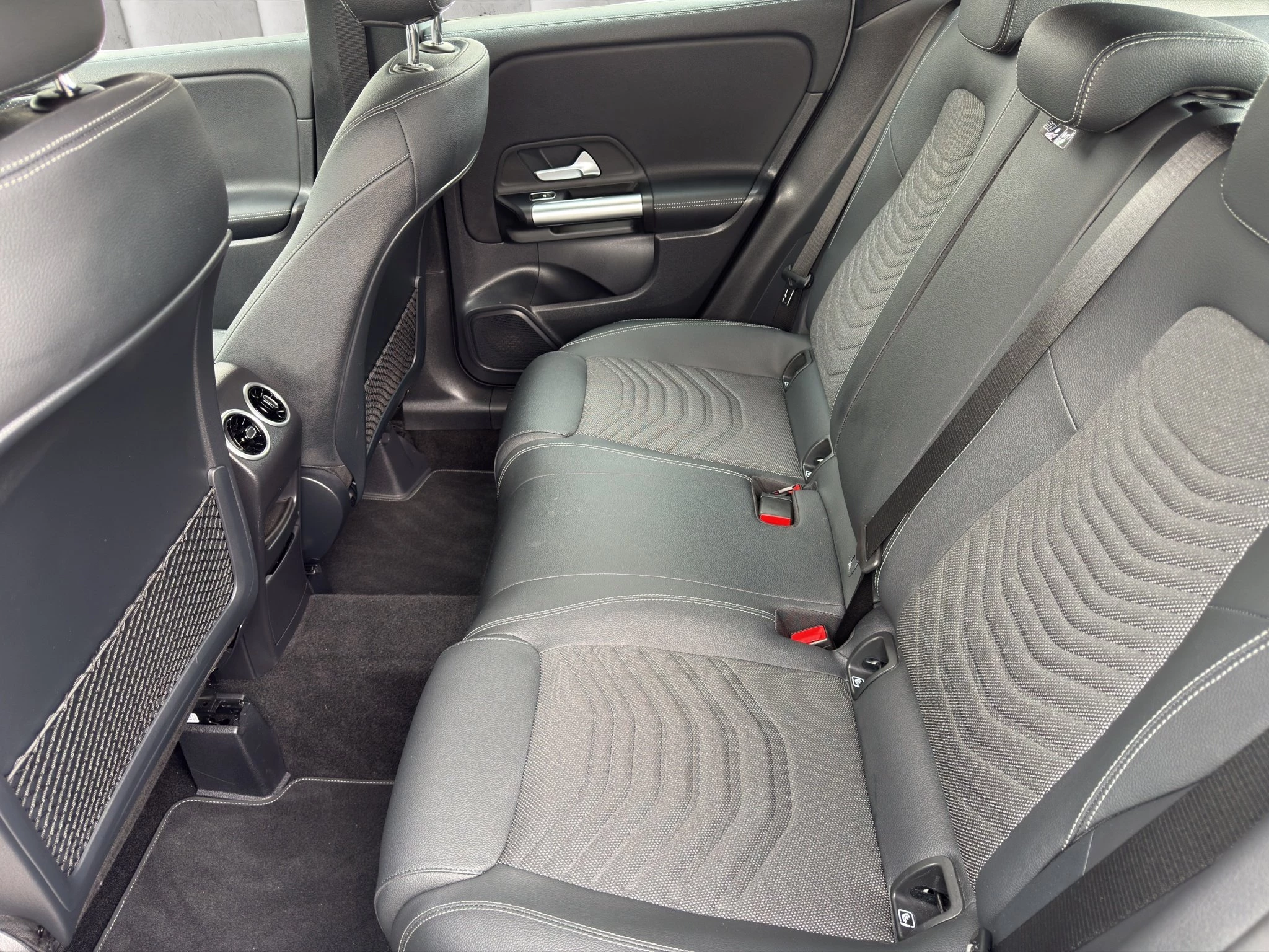 Mercedes-Benz-GLA-image-10