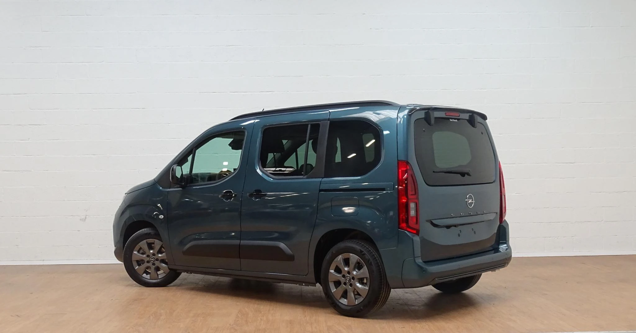 Opel Combo Life 1.2T Edition+gps+camera+park pilot achteraan