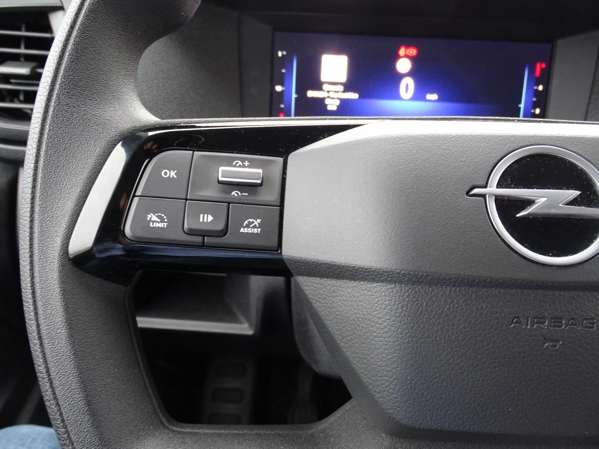 Opel-Vivaro-image-19