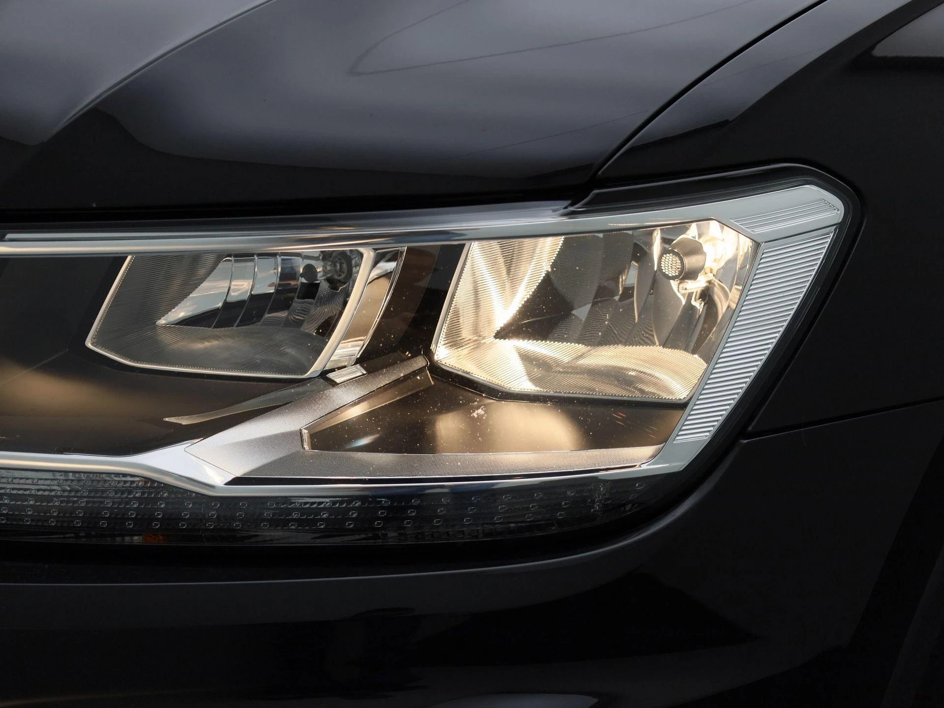 Volkswagen-Tiguan-image-12