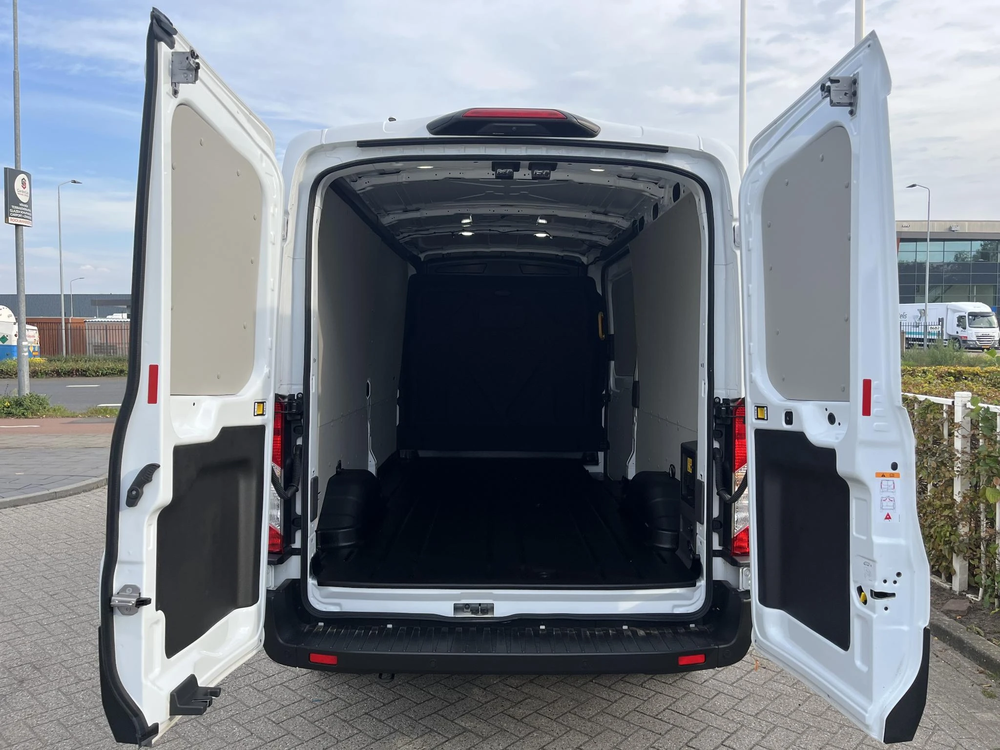 Ford-E-Transit-image-11
