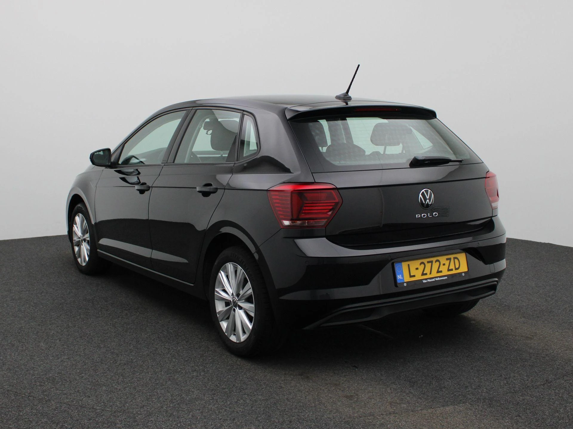 Volkswagen-Polo-image-1
