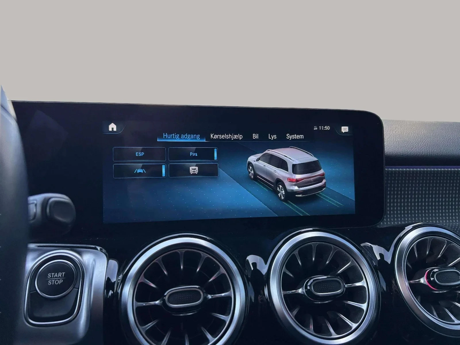 Mercedes-Benz-EQB-image-20