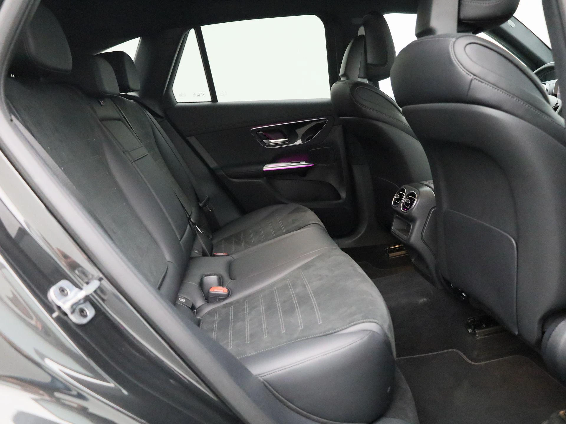 Mercedes-Benz-GLC-image-39