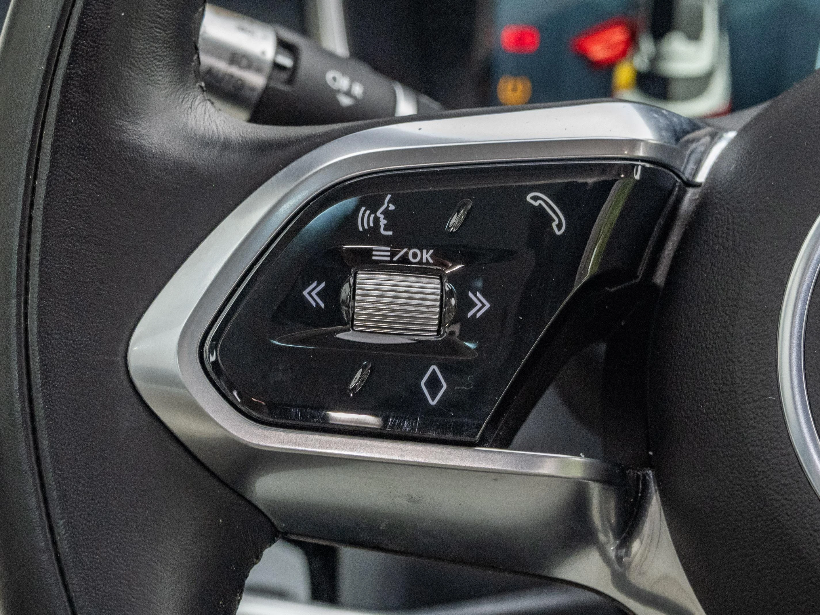 Jaguar-I-PACE-image-27