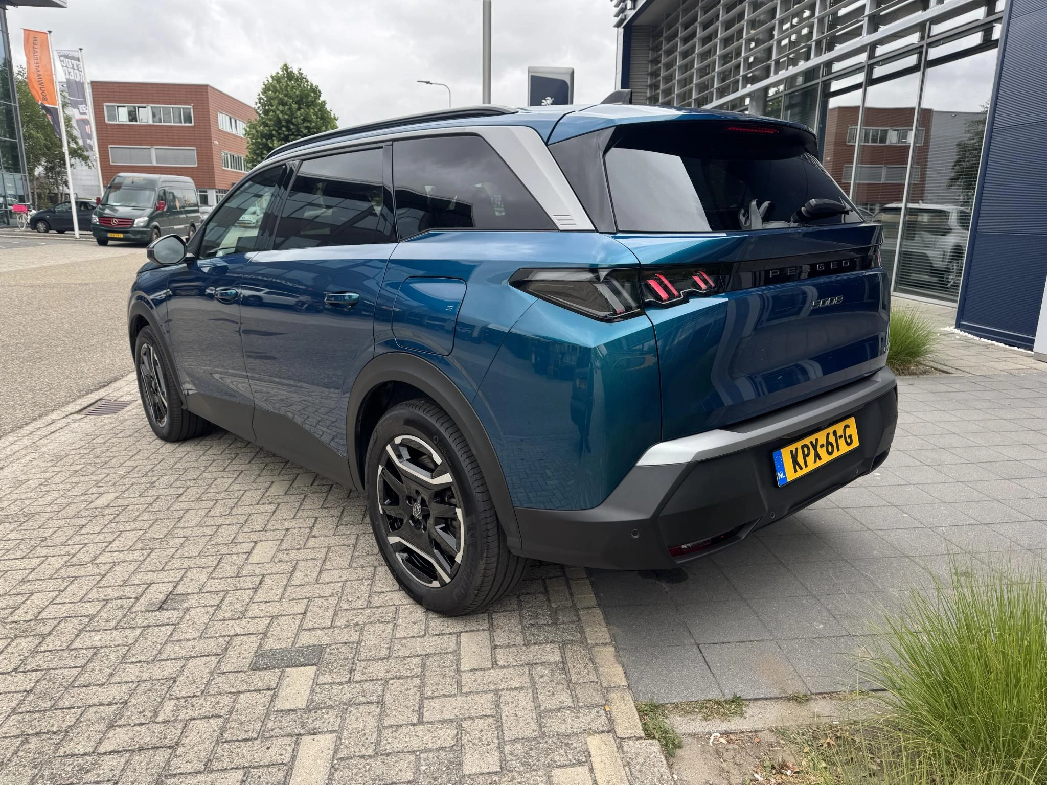 Peugeot 5008 1.6 Plug-in Hybrid 195 Allure 7p