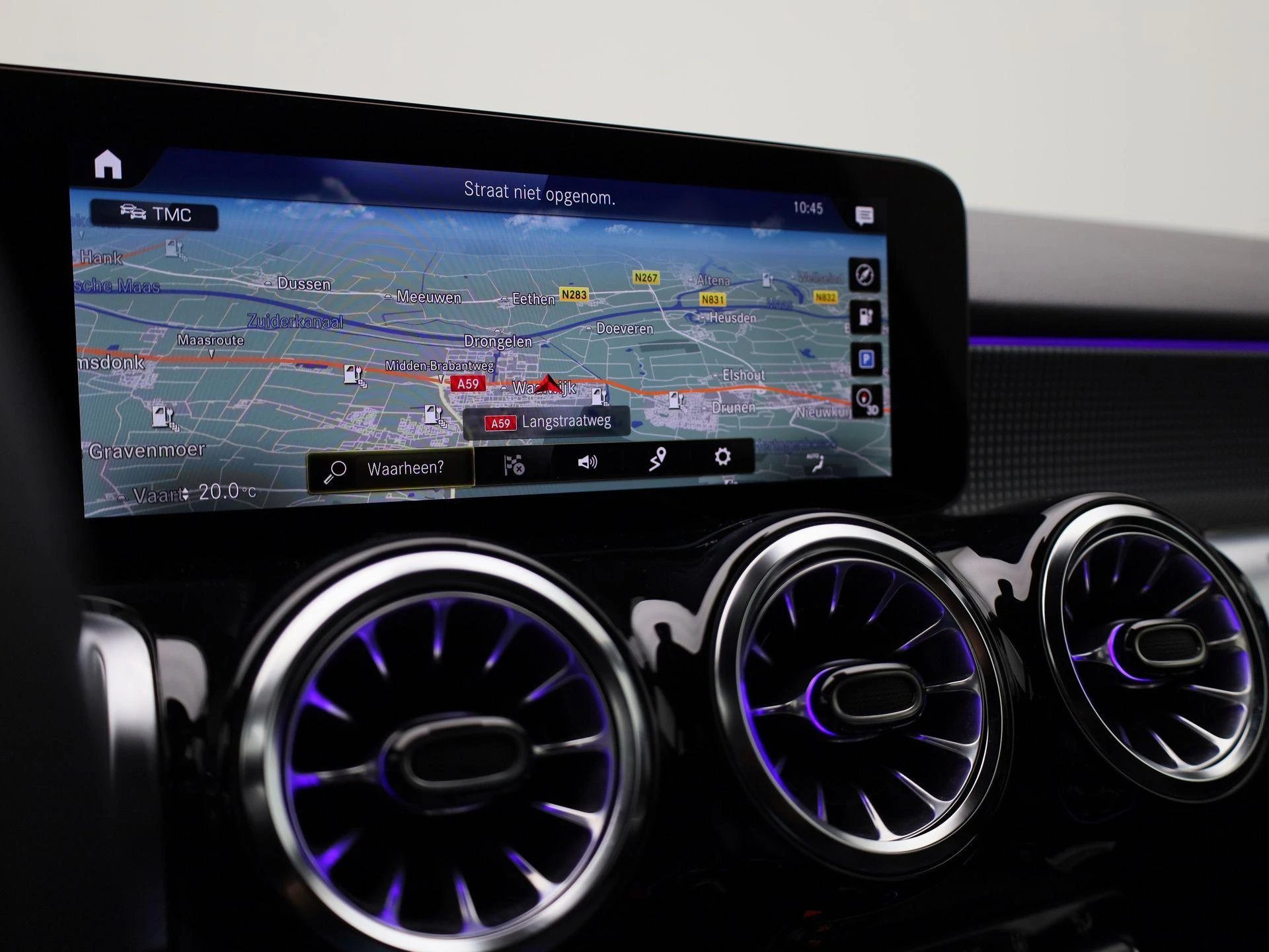 Mercedes-Benz-EQB-image-20