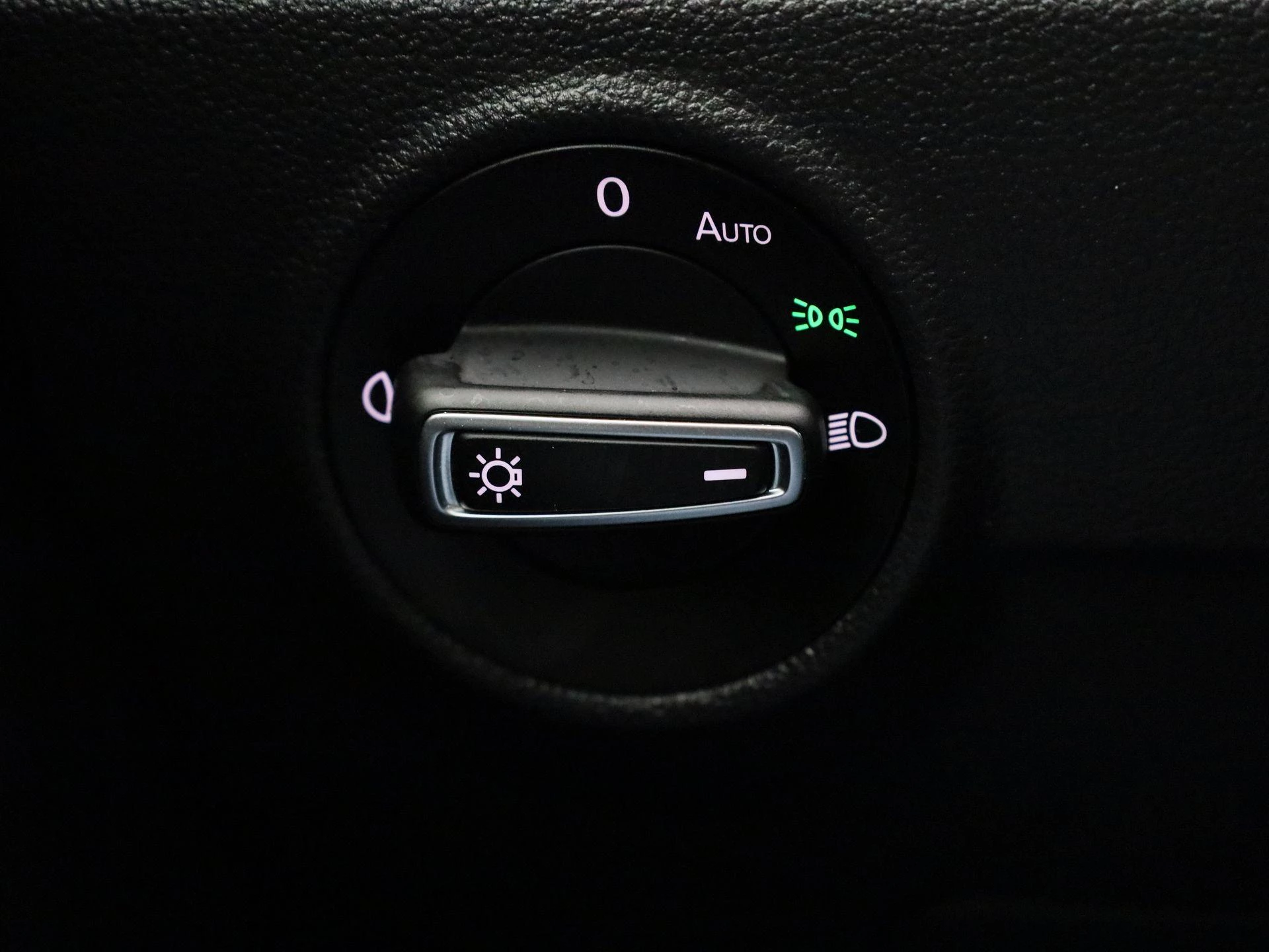Volkswagen-T-Roc-image-22