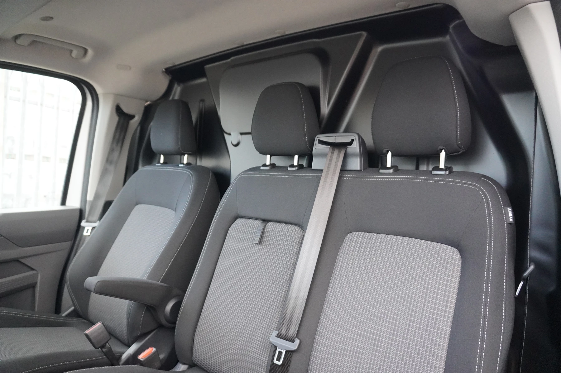 Volkswagen-Transporter-image-11