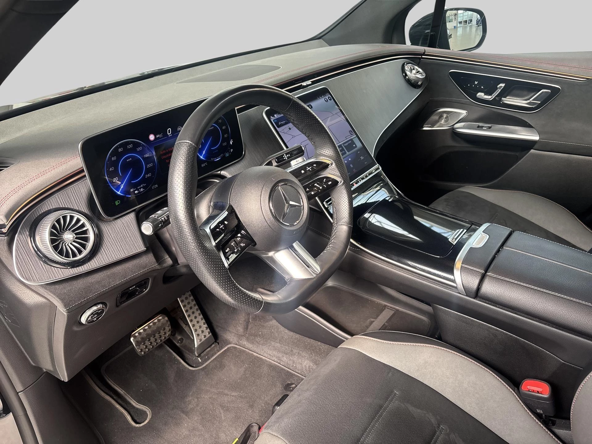 Mercedes-Benz EQE SUV 300 AMG LINE + BURMESTER + PANO DAK + TREKHAAK + DIGITAL LIGHT