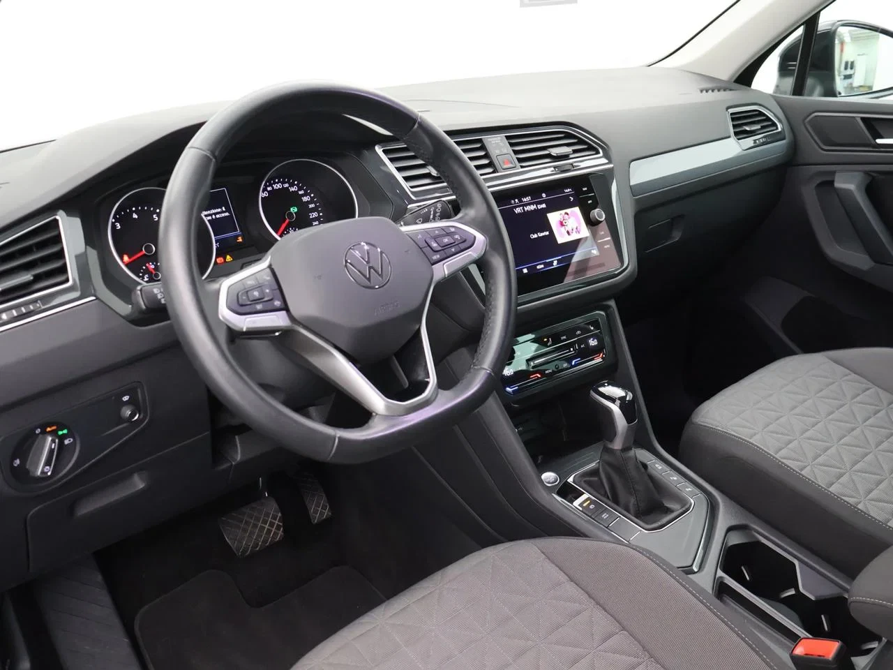 Volkswagen-Tiguan-image-9