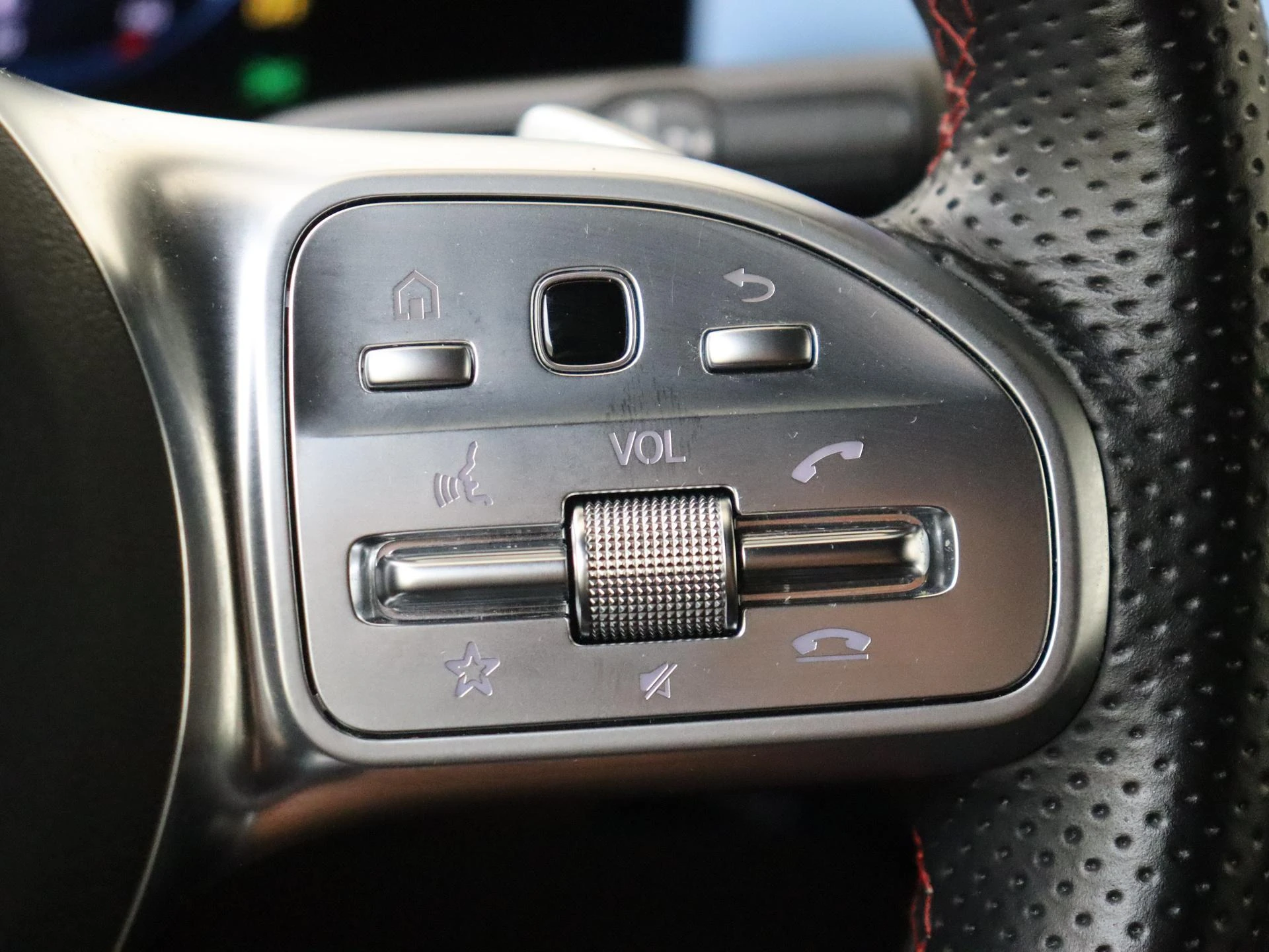 Mercedes-Benz-B-Klasse-image-12