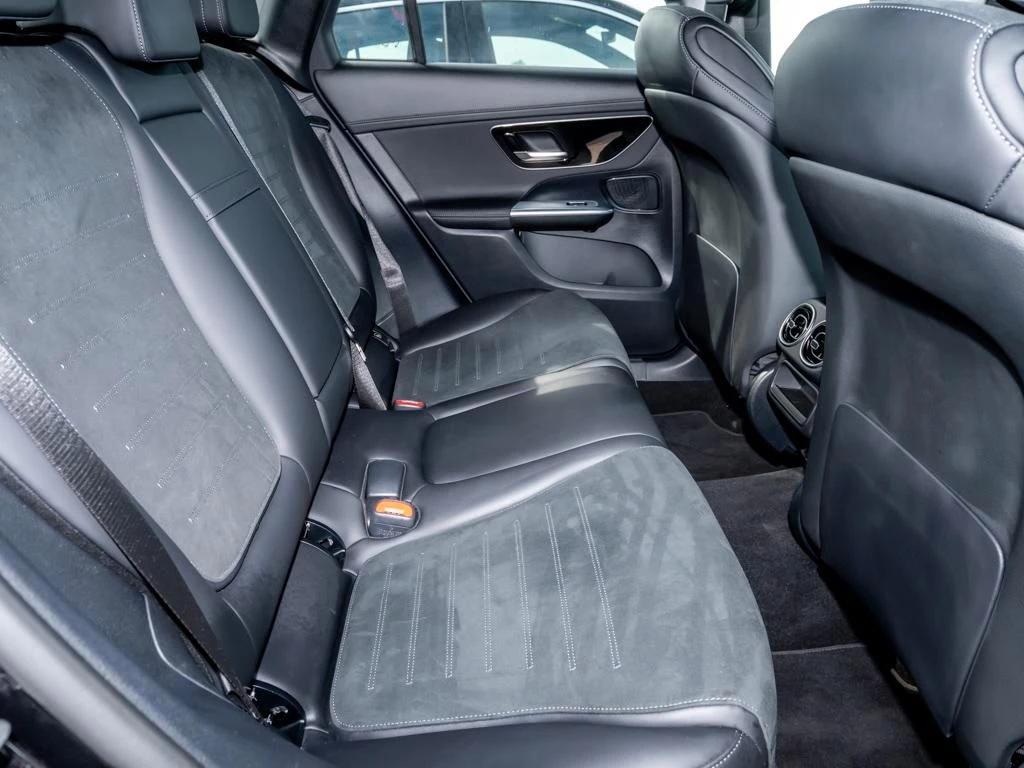 Mercedes-Benz-GLC 300 d-image-11