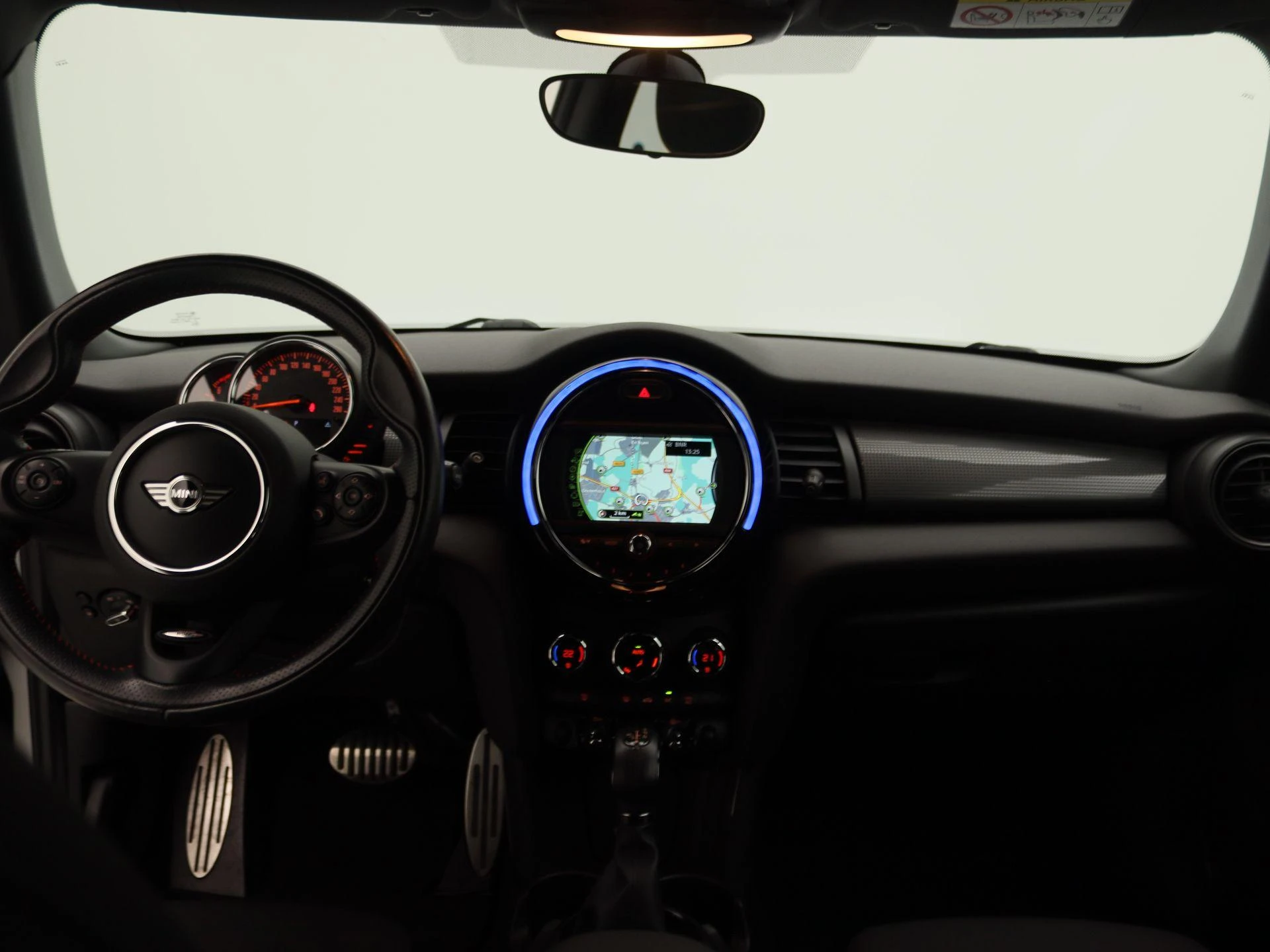 MINI Cooper 1.5 Serious Business