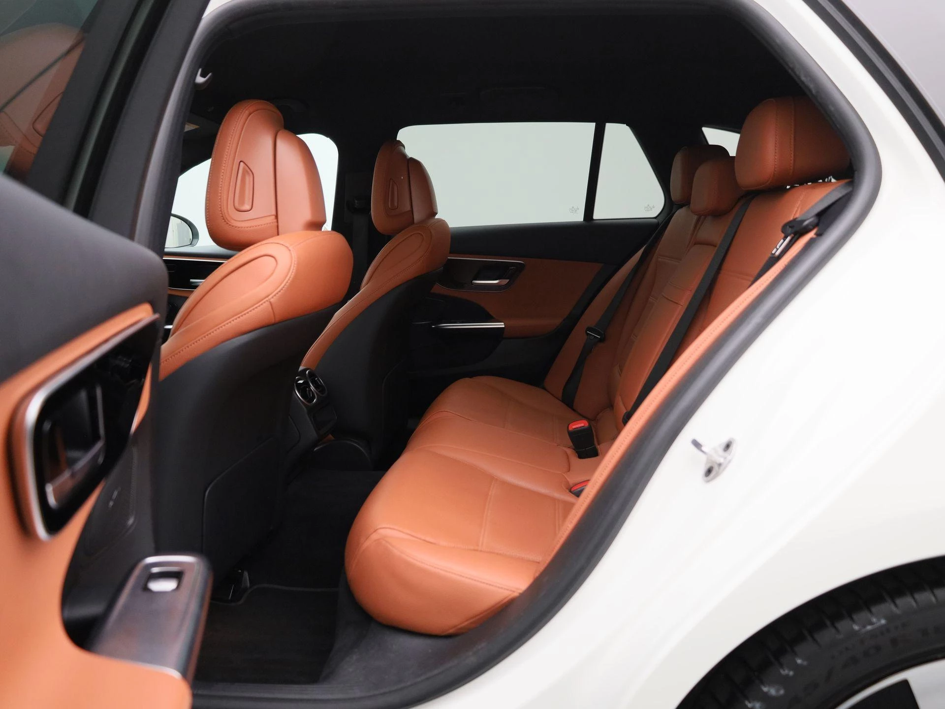 Mercedes-Benz-C-Klasse-image-10