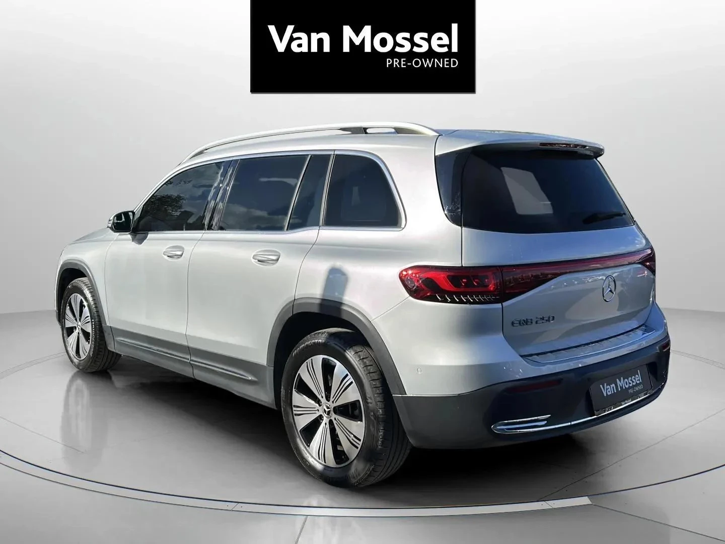 Mercedes-Benz-EQB-image-7