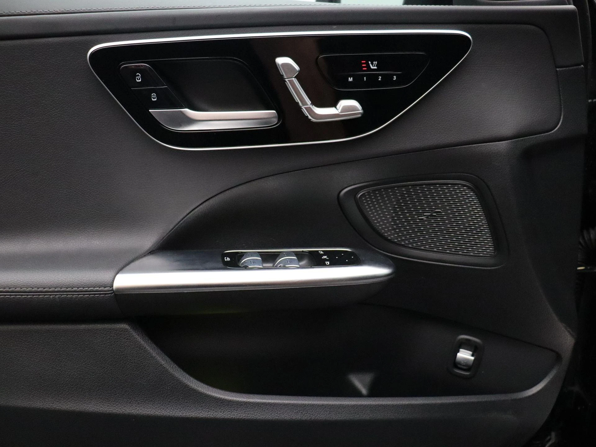 Mercedes-Benz-C-Klasse-image-10