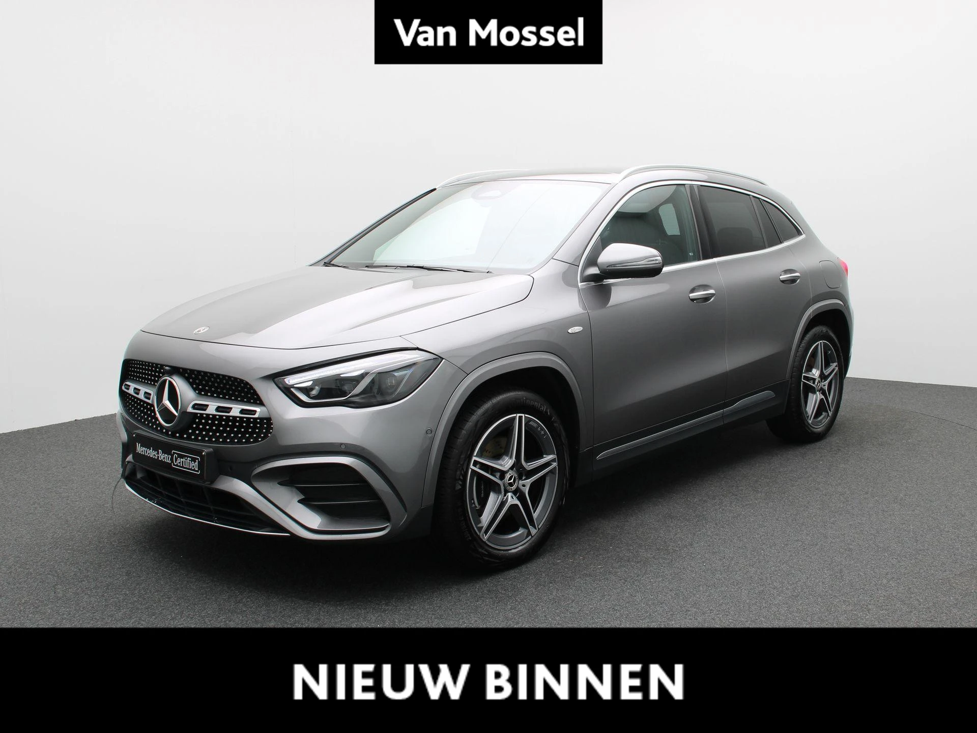 Mercedes-Benz-GLA-image-0