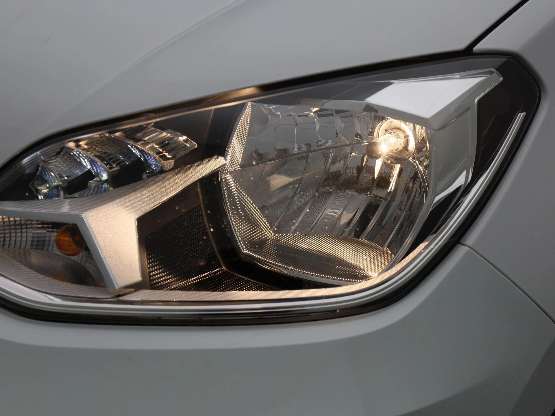 Volkswagen-up!-image-12
