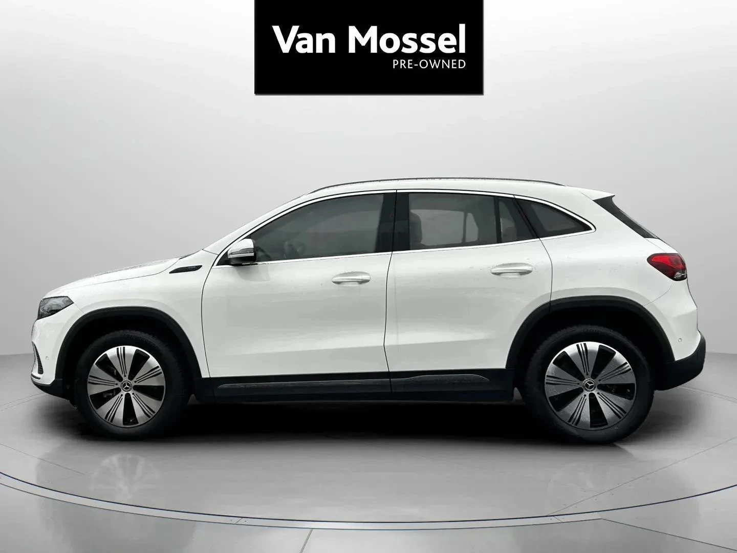 Mercedes-Benz-EQA-image-7