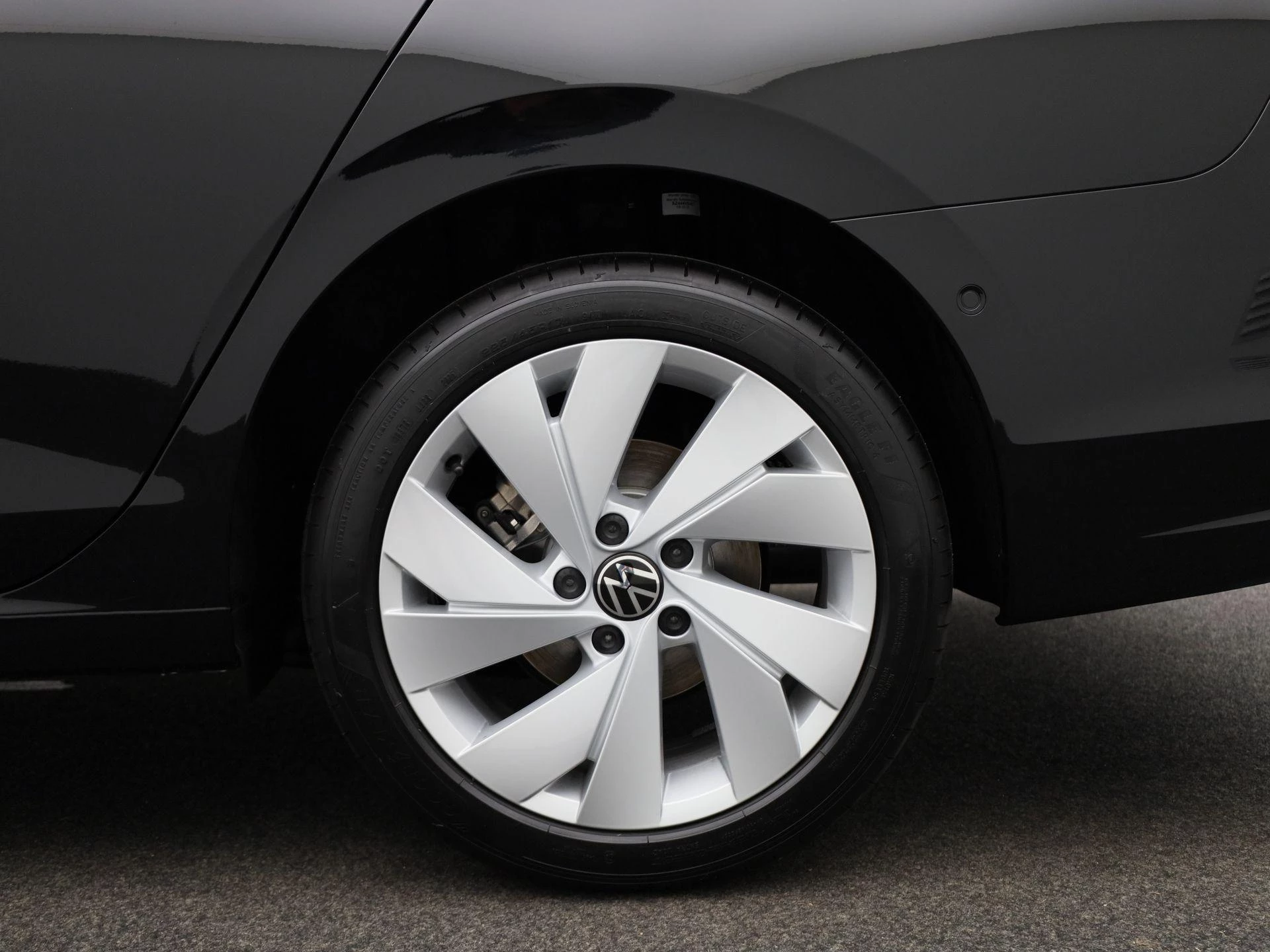 Volkswagen-Golf-image-12