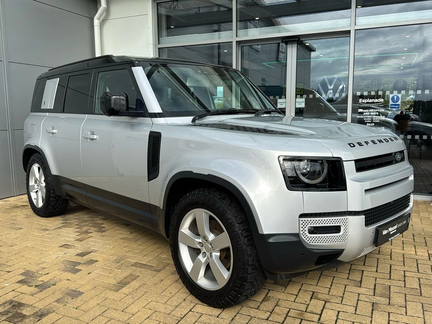 Land Rover-Defender-image-17