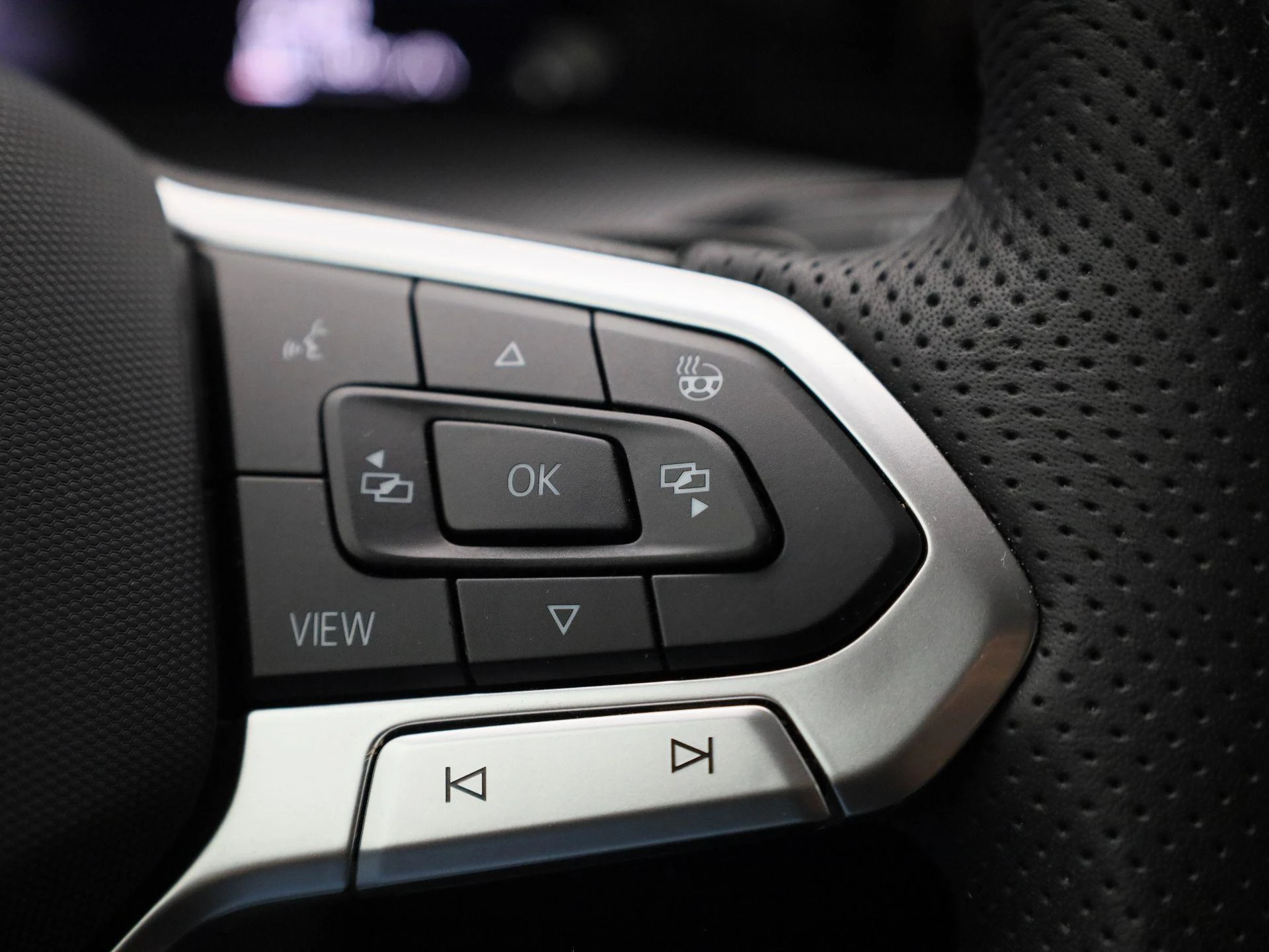 Volkswagen-Golf-image-24