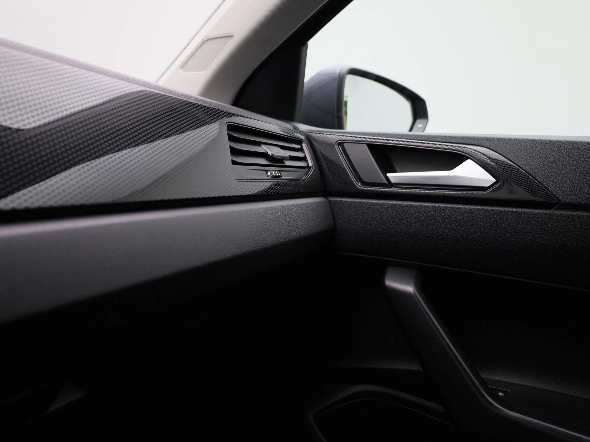 Volkswagen-Polo-image-23