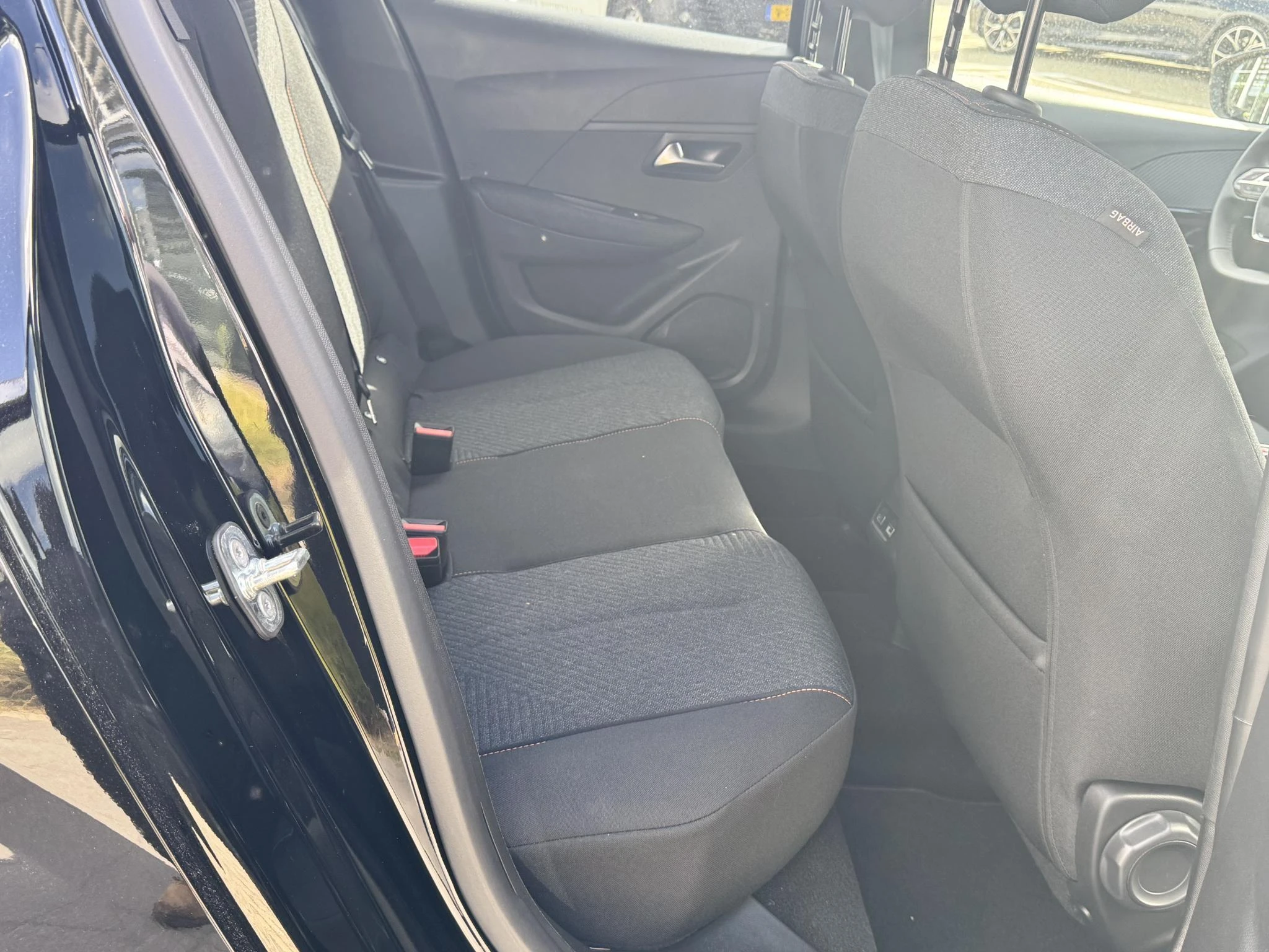 Peugeot-208-image-14