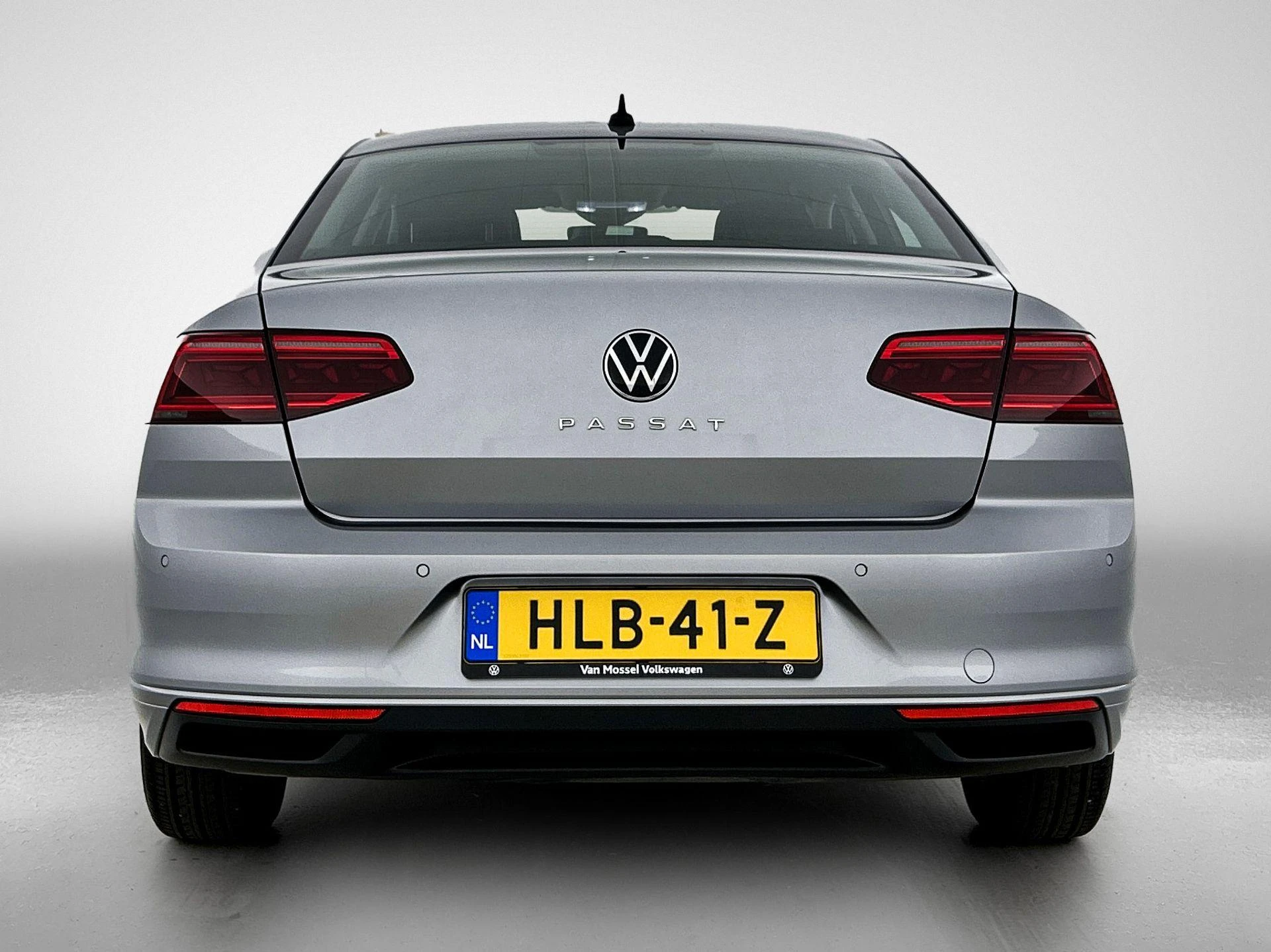 Volkswagen-Passat-image-2