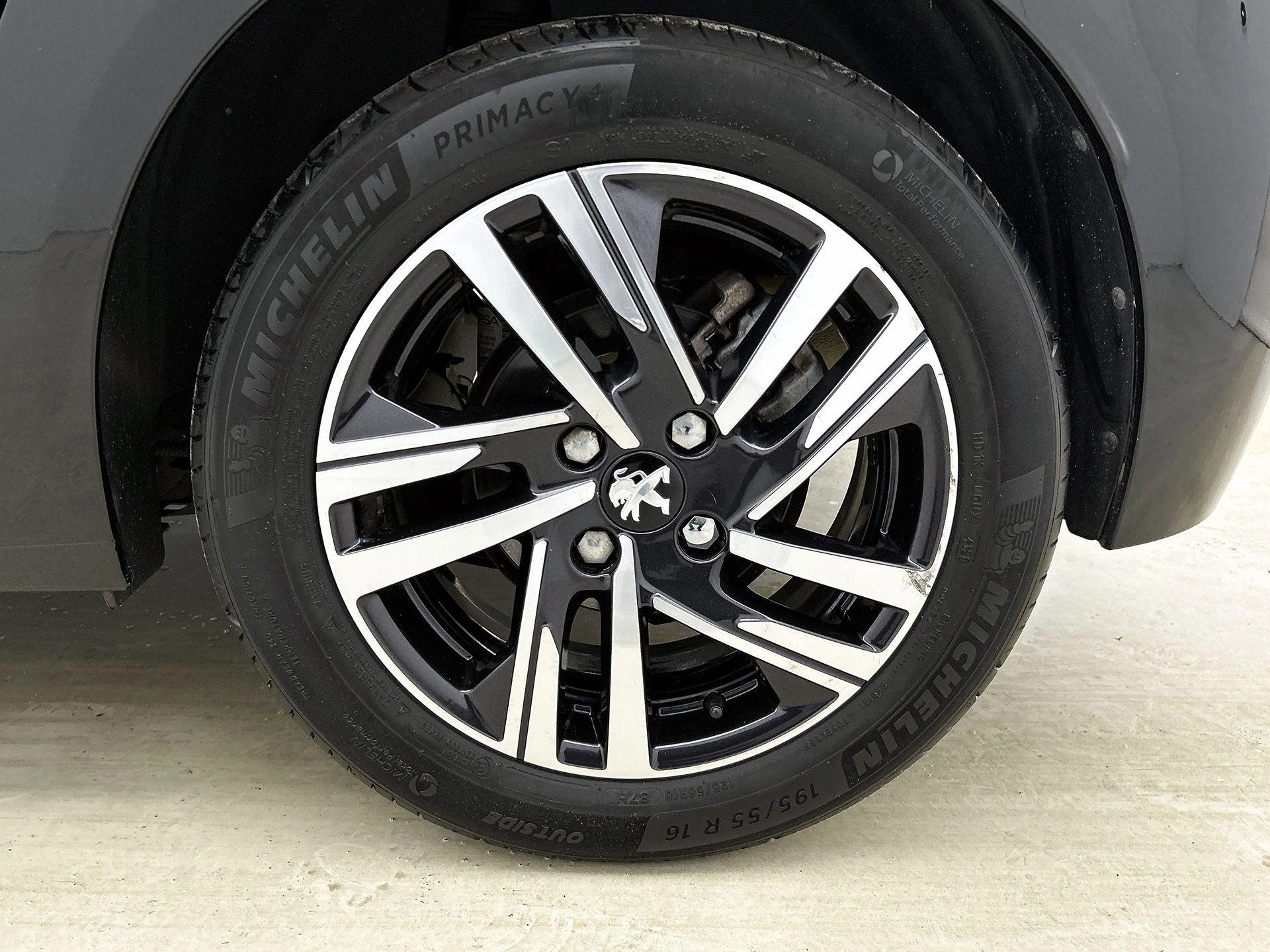 Peugeot-208-image-32