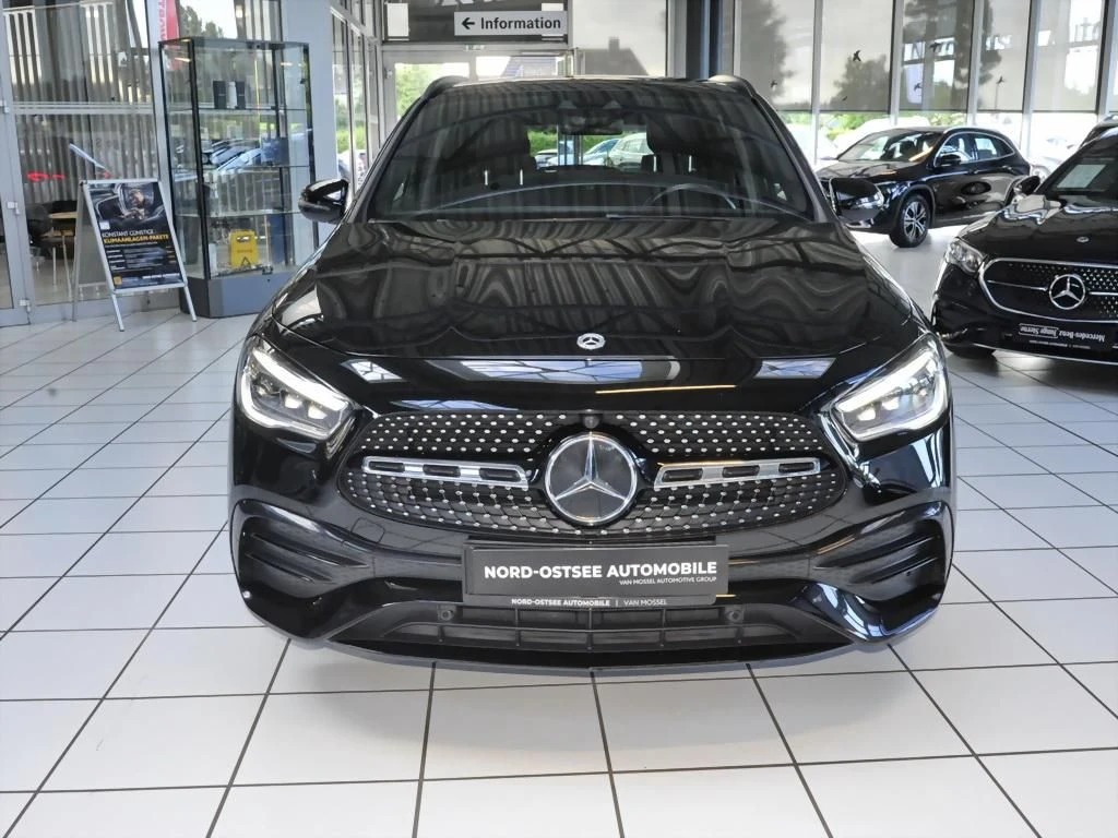Mercedes-Benz-GLA 200 d-image-3