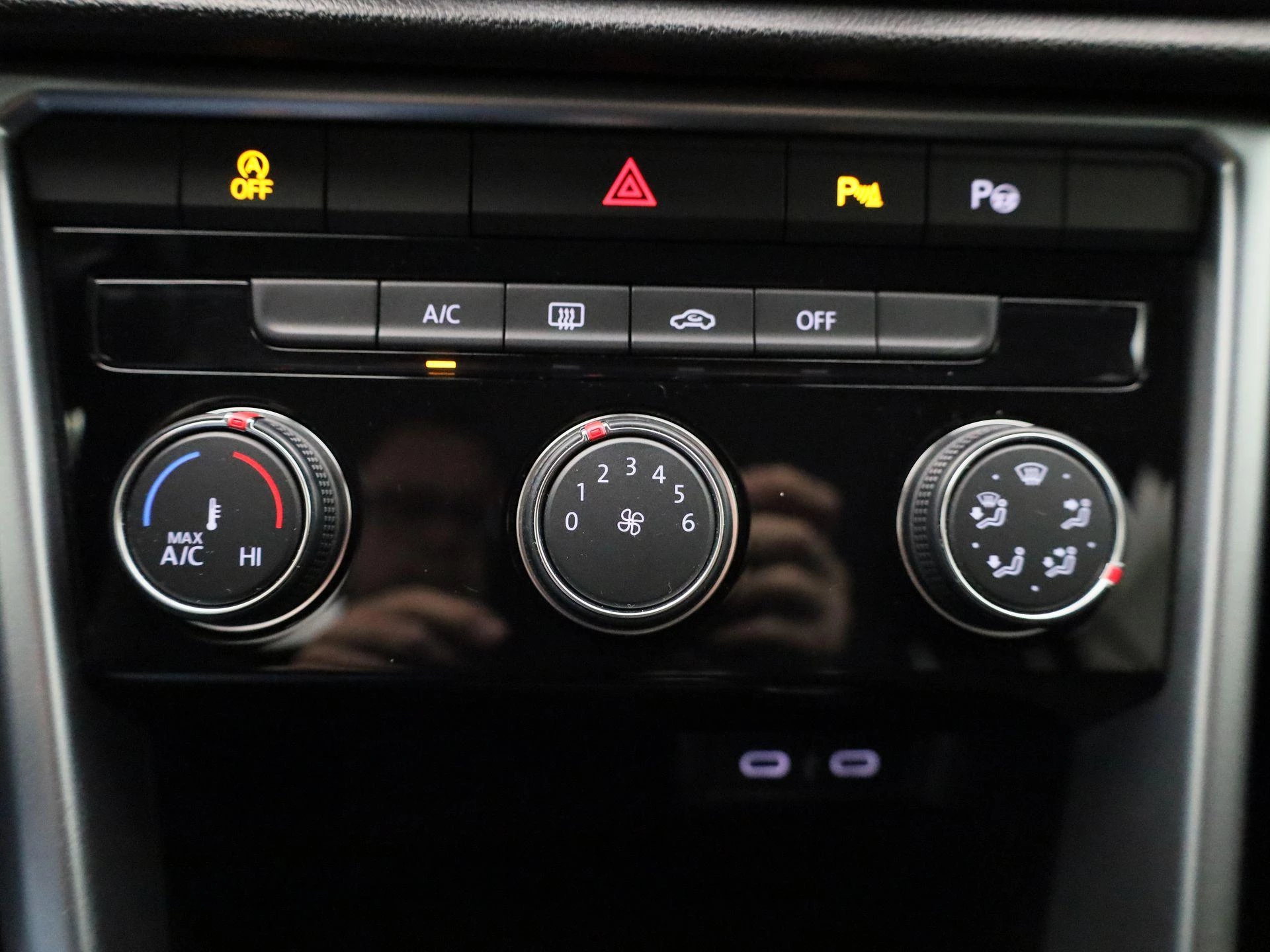 Volkswagen-T-Roc-image-19