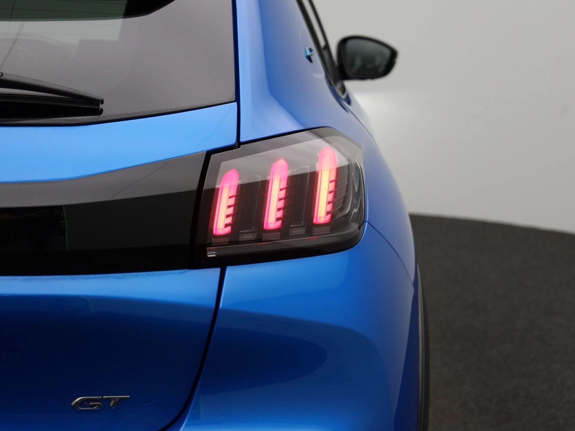 Peugeot-e-208-image-45