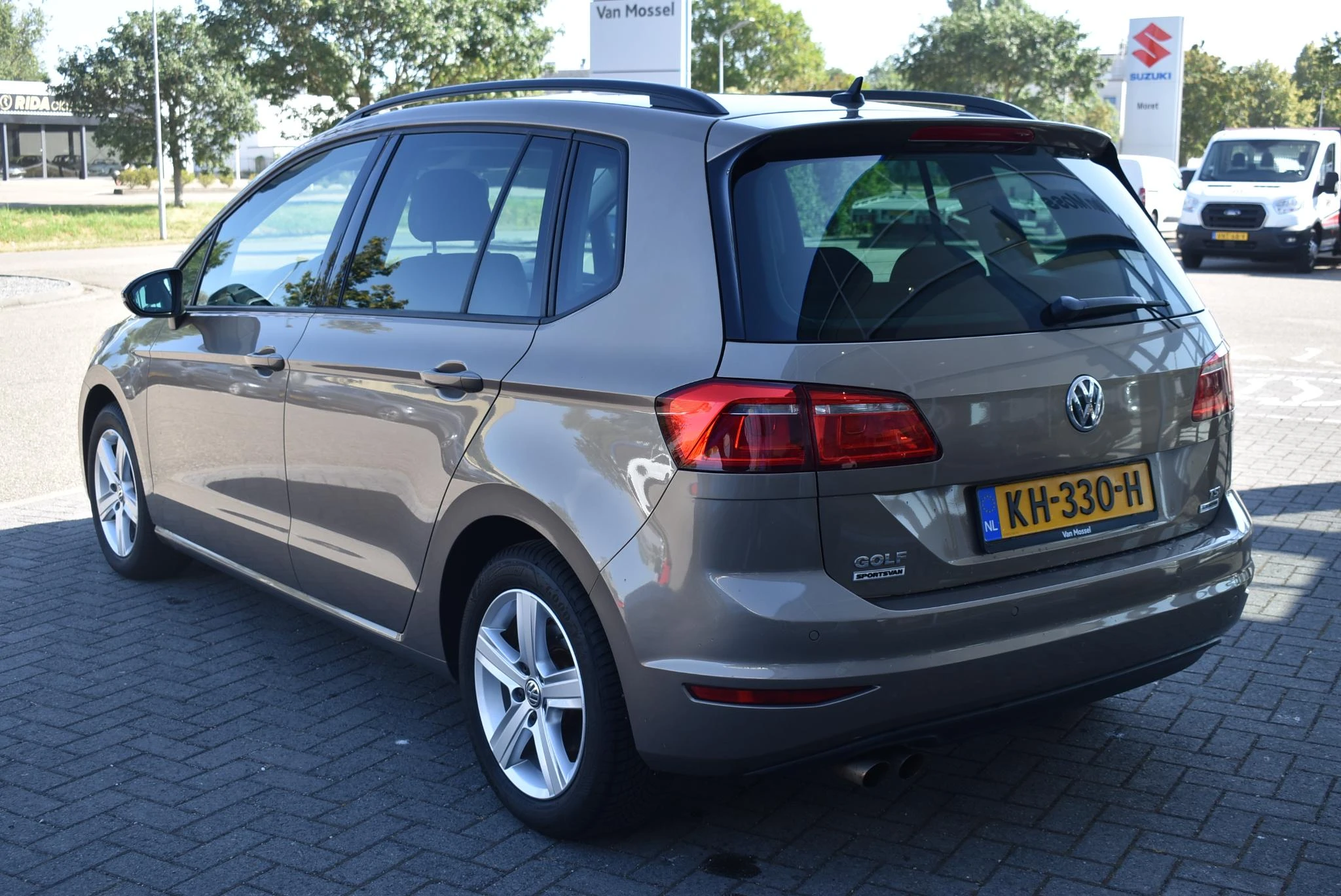 Volkswagen-Golf Sportsvan-image-6
