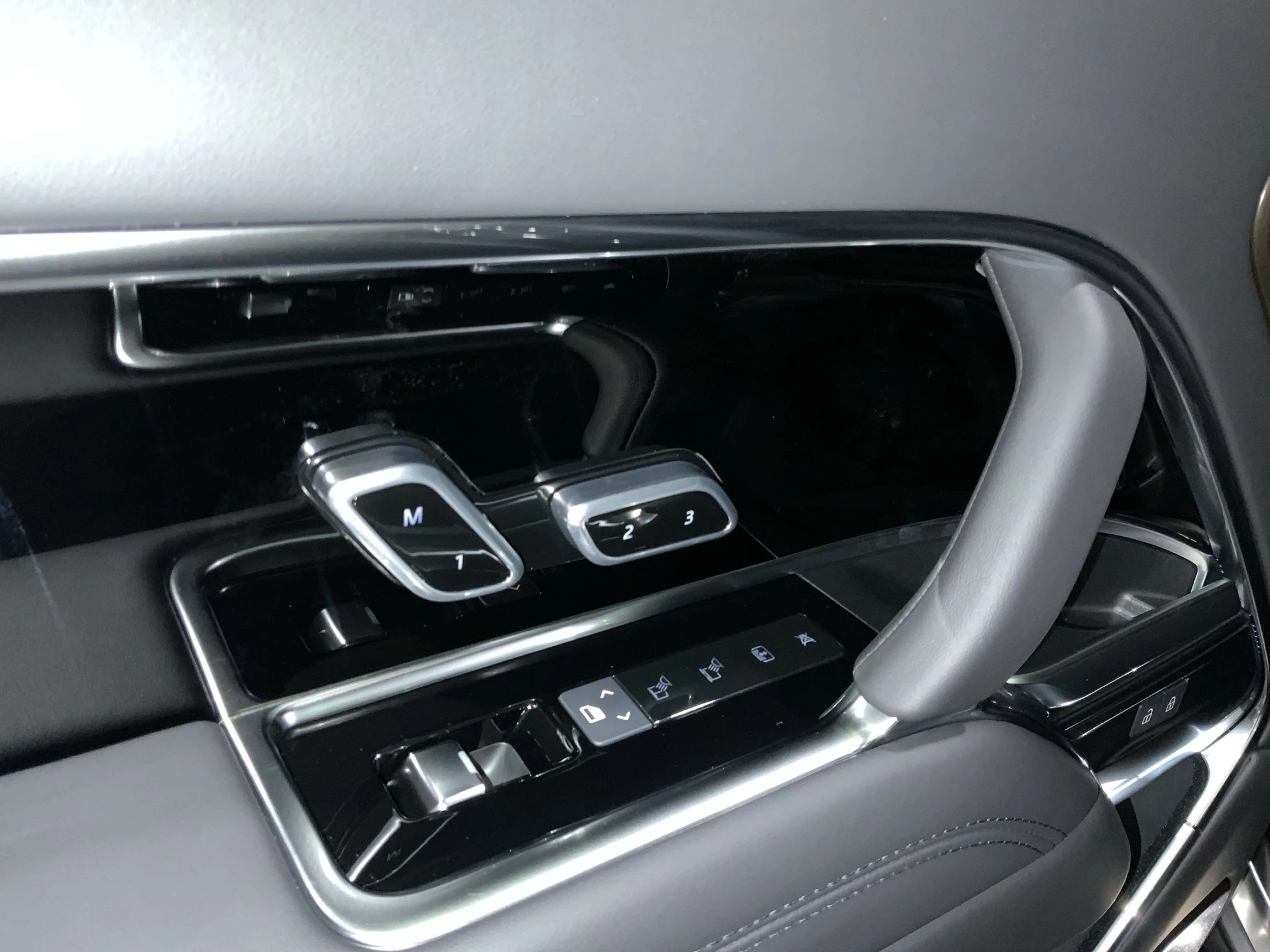 Land Rover-Range Rover-image-18