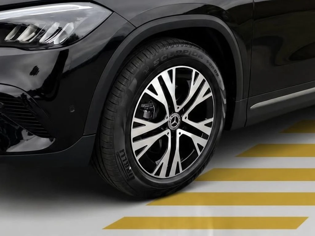 Mercedes-Benz-GLA 200-image-5
