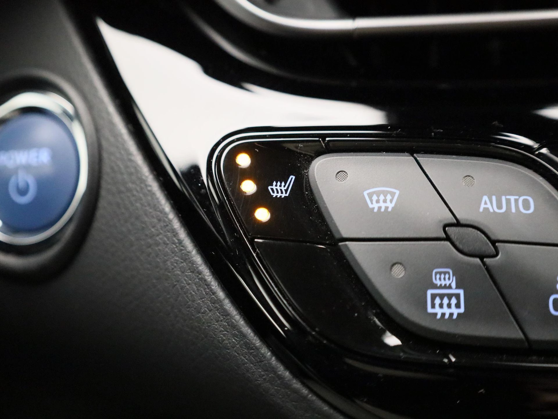 Toyota-C-HR-image-29