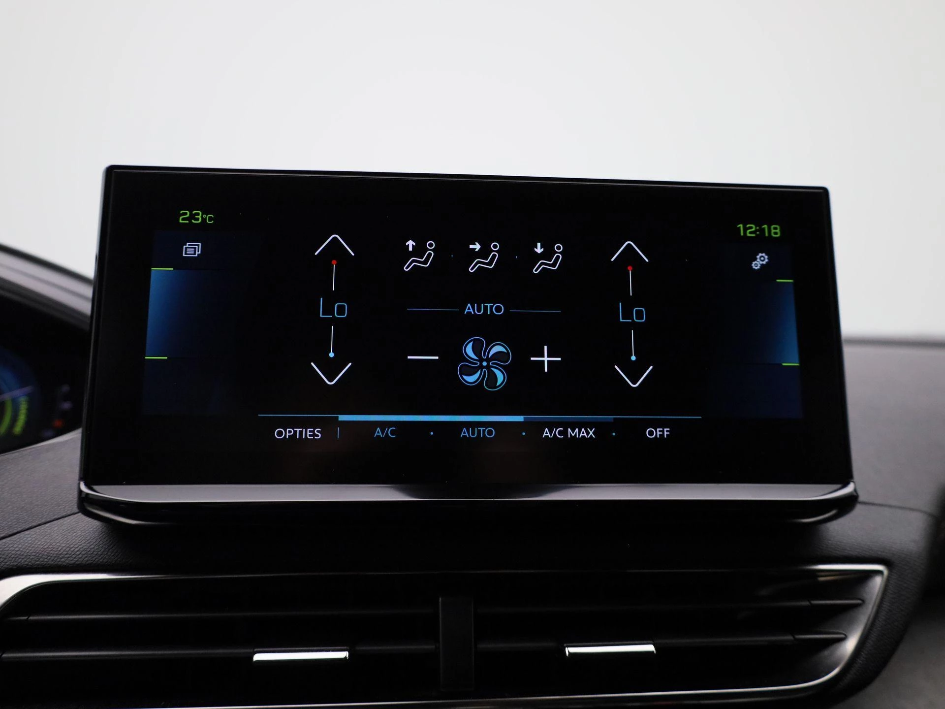 Peugeot 3008 1.6 HYBRID4 300 e-Auto8 GT