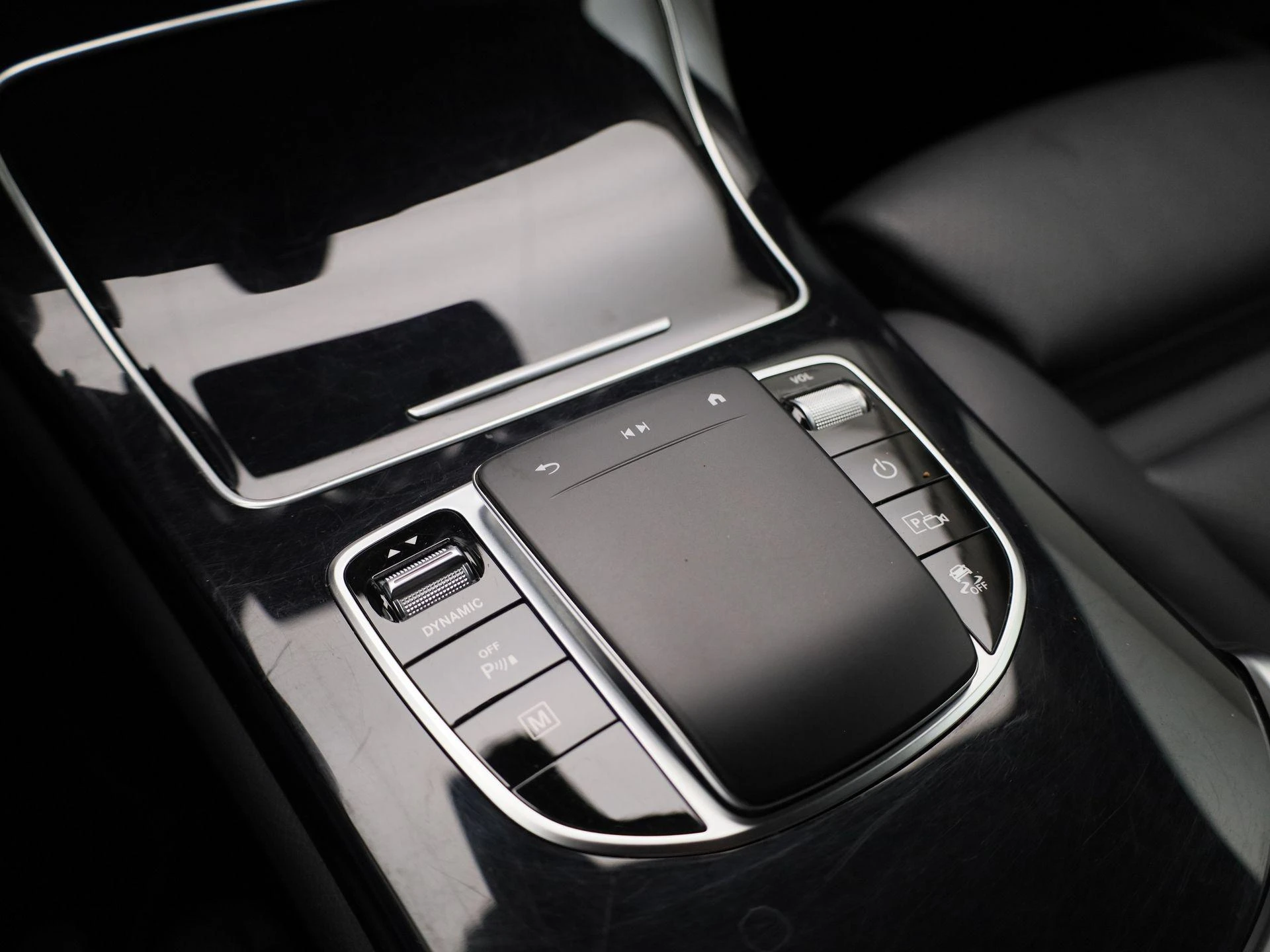 Mercedes-Benz-GLC-image-24